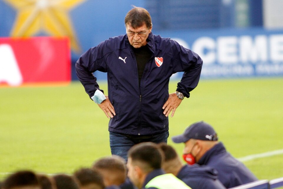 El técnico de Independiente Julio Falcioni (Fuente: Fotobaires)