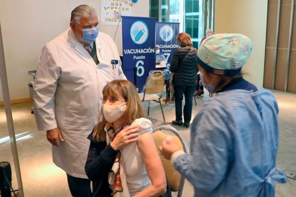 Salta comenzó a vacunar a mayores de 55 años. 