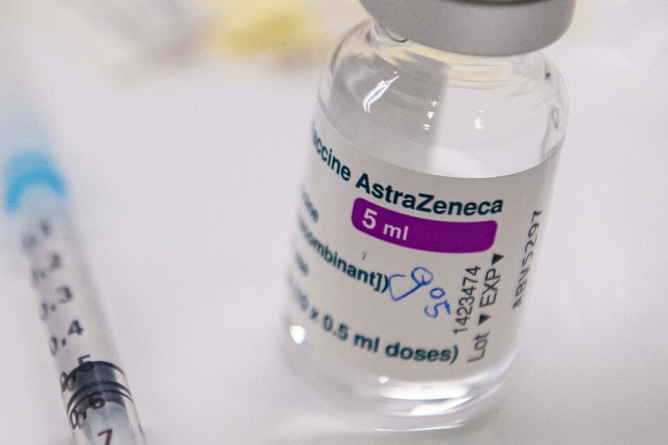 Anmat dio luz verde a la llegada de vacunas de AstraZeneca desde Estados Unidos.