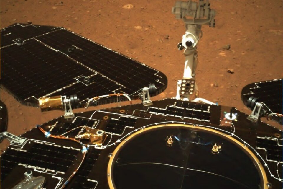 La superficie de Marte, debajo del rover.  (Fuente: CNSA)