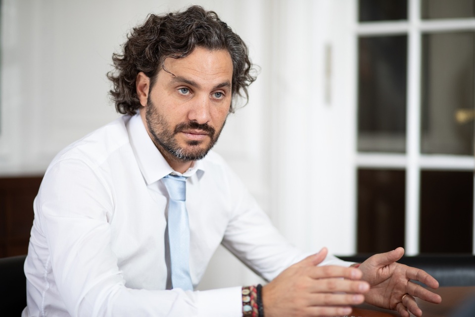 El jefe de Gabinete, Santiago Cafiero, sostuvo esta mañana que “apelamos a las responsabilidad social pero también tiene que haber controles; cuando las provincias adoptan las medidas, de alguna manera son controlables”. (Fuente: Joaquín Salguero)