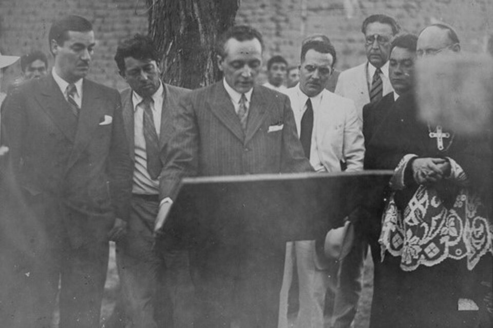 Laureano Brizuela en el discurso durante la colocación de la piedra fundacional.