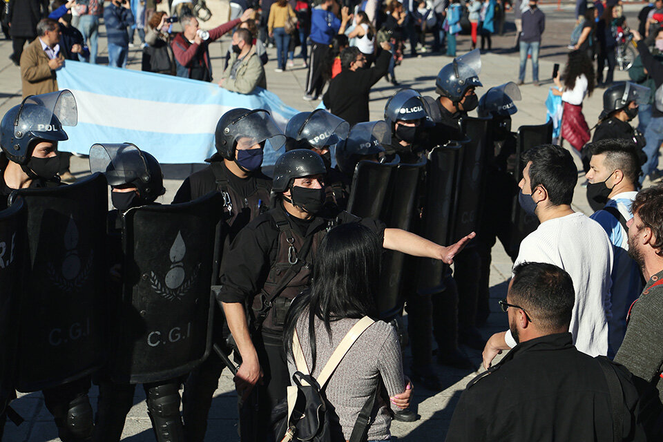 Ante la intervención policial, los manifestantes se violentaron. (Fuente: Sebastián Granata)