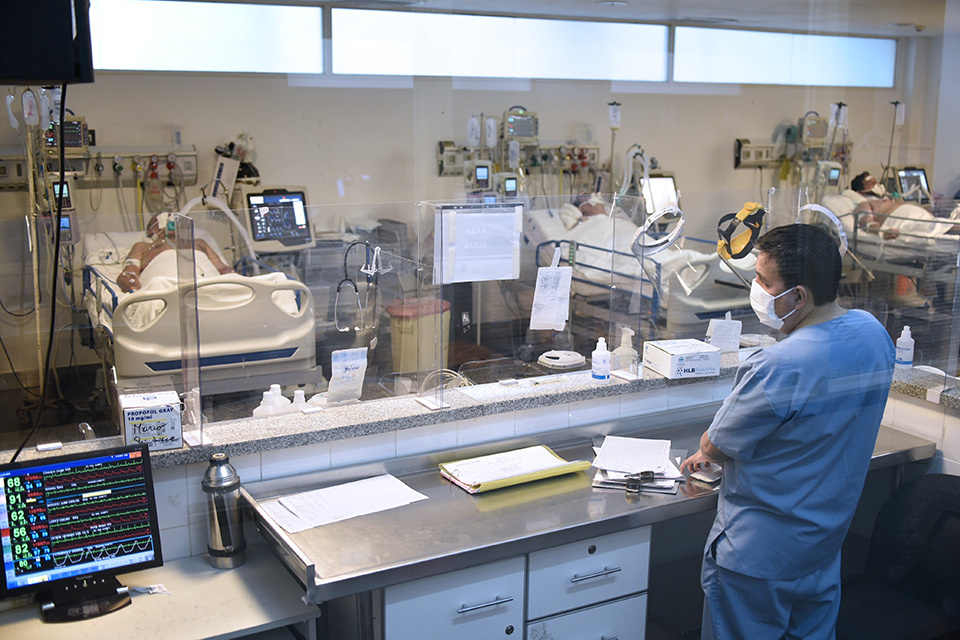 La estadía de pacientes en terapia intensiva se prolonga. (Fuente: Andres Macera)