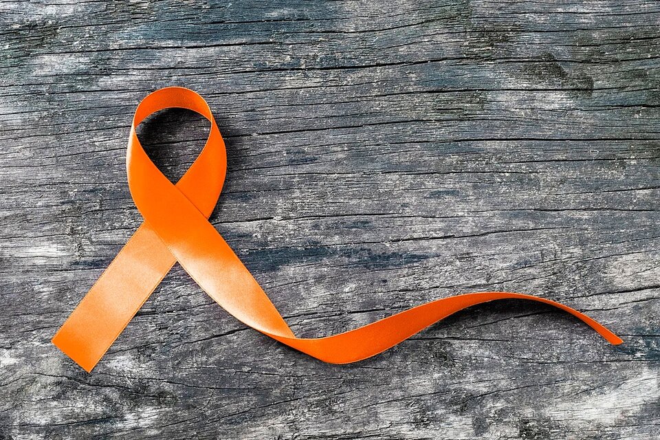 Monumentos emblemáticos se iluminarán de naranja por el Día Mundial de la Esclerosis Múltiple
