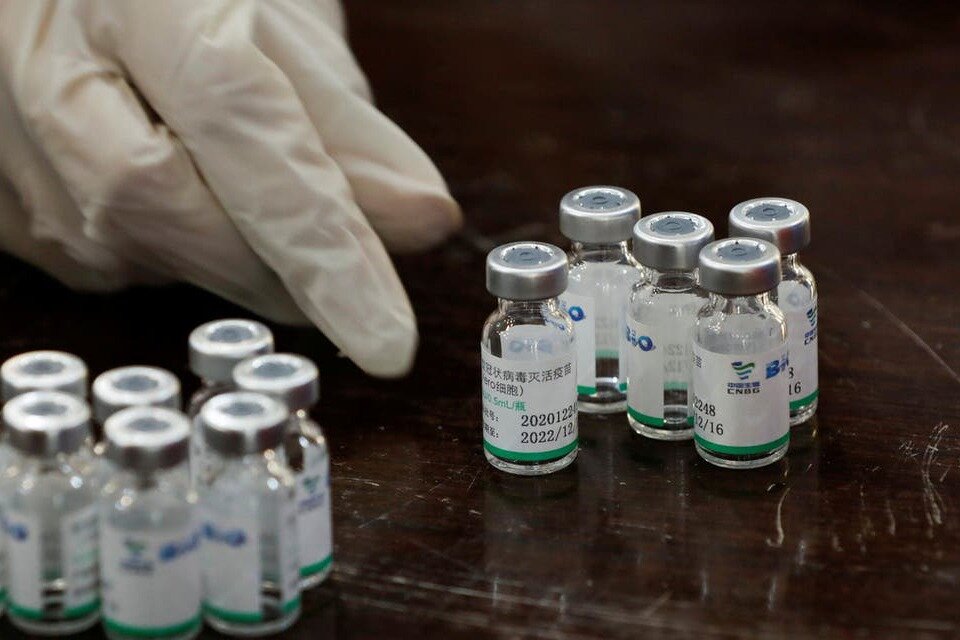 La vacuna fabricada por el laboratorio chino ya fue testeada en varios países, entre ellos, Argentina.