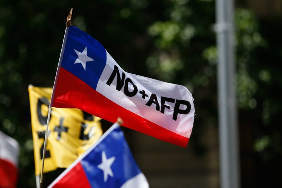 "El sistema de AFP no da más", afirma el economista chileno Marco Kremerman. (Fuente: EFE)
