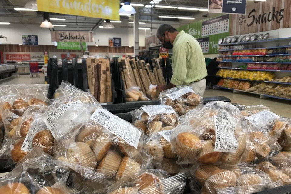 En el precio final del kilo de pan, el 13 por ciento corresponde al trigo, 5 al molino, 60 a la panadería y 22 por ciento impuestos. (Fuente: Sandra Cartasso)