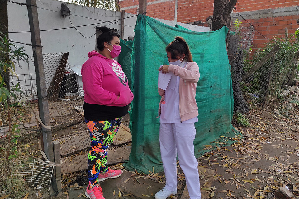 En los barrios el proceso de vacunado va un poco más lento.