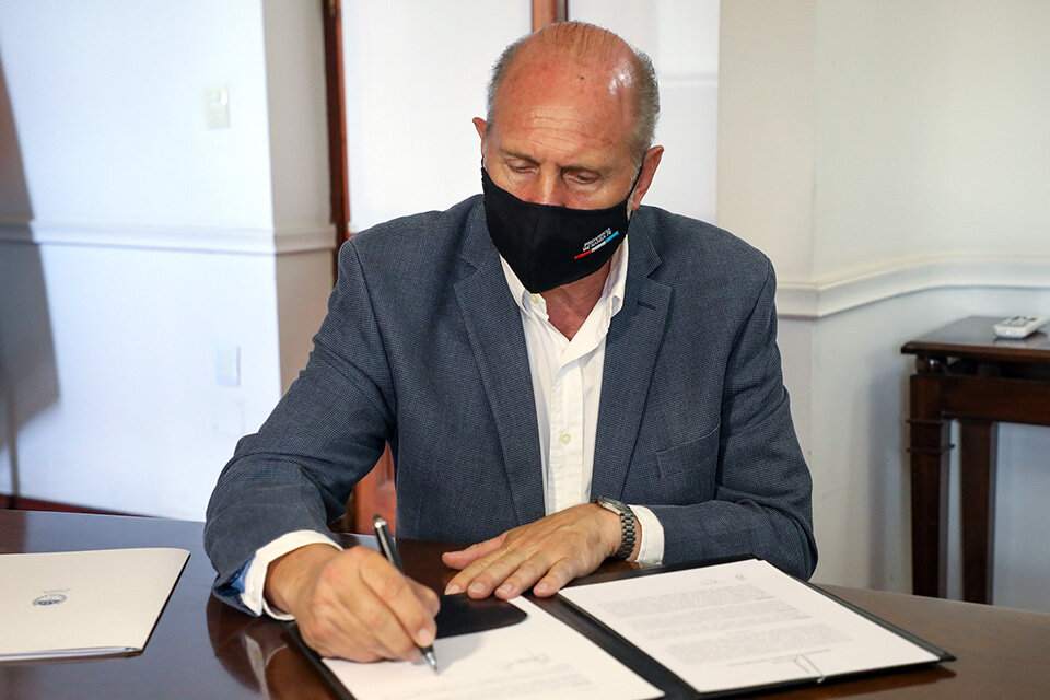 Perotti firmó: Primarias el 12 de setiembre y generales el 14 de noviembre.