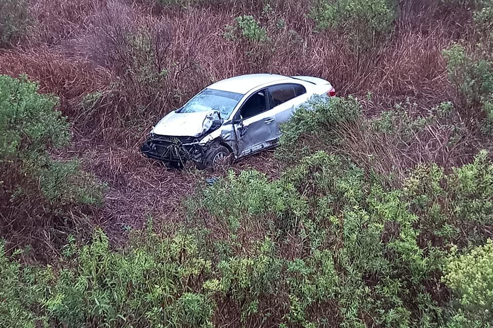 El auto del hombre que murió atropellado en la ruta 12, en la localidad de El Palenque, a 40 km de Paraná. (Fuente: Canal 2 Cerrito)