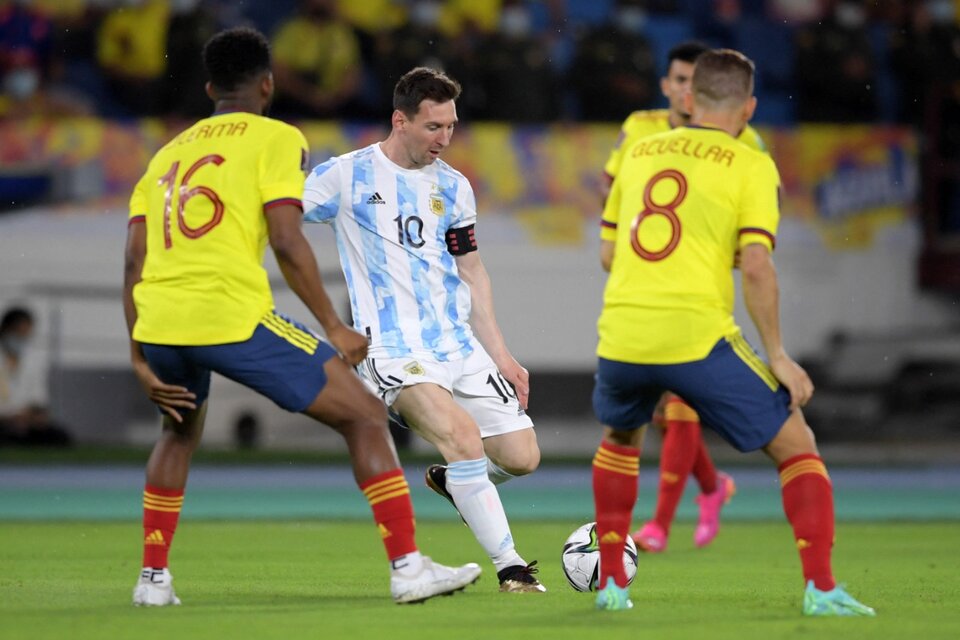 Messi tuvo un buen partido, pero no pudo meterla y terminó cansado. (Fuente: AFP)