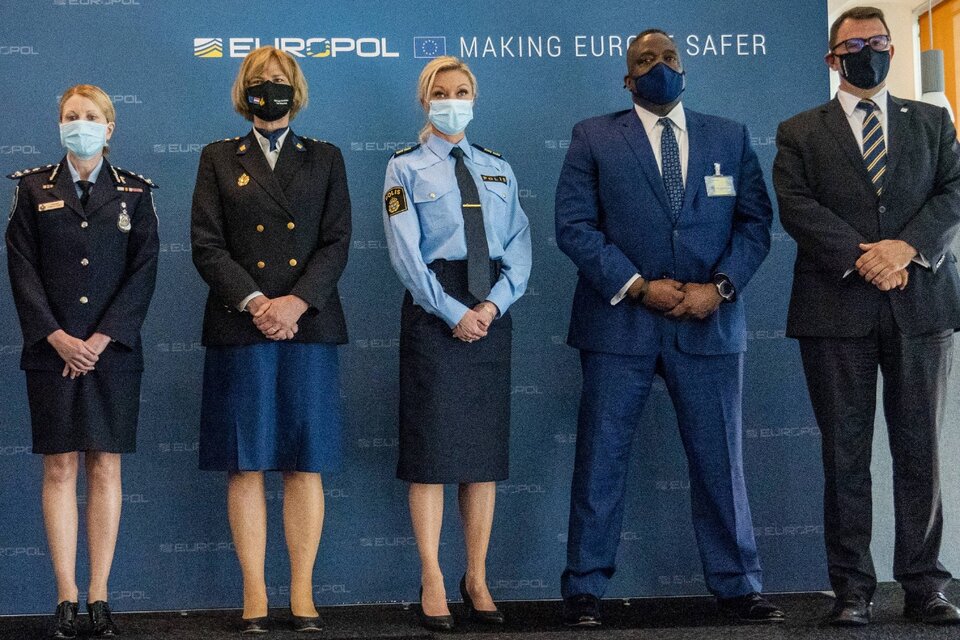 Las autoridades en La Haya, tras hacer el anuncio del golpe al crimen organizado.  (Fuente: AFP)