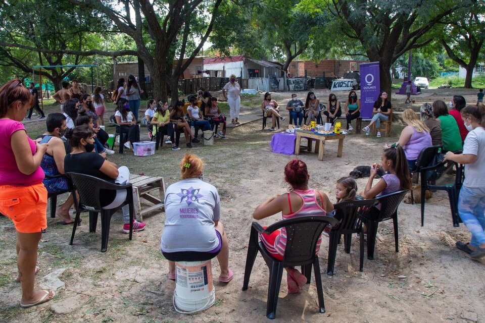 El encuentro fue en Quilmes y problematizó la cuestión del ausentismo y la dificultad para acceder a los productos de higiene. 