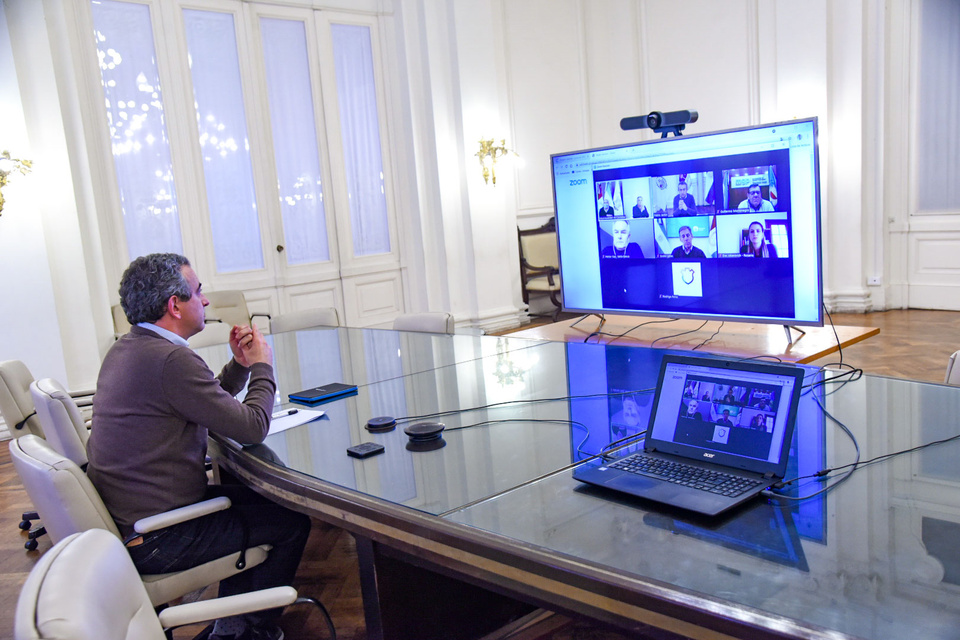 Por teleconferencia, Javkin compartió el diagnóstico en rojo del transporte de colectivos. 