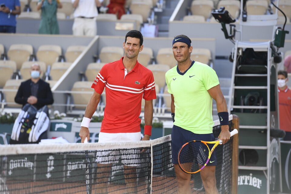 Djokovic y Nadal posan antes de comenzar el duelo (Fuente: Prensa Roland Garros)