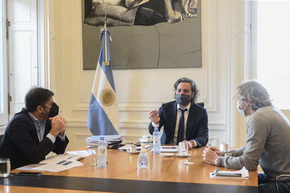Reunión de Cafiero, Bianco y Miguel antes del anuncio de la nueva etapa de restricciones. 
