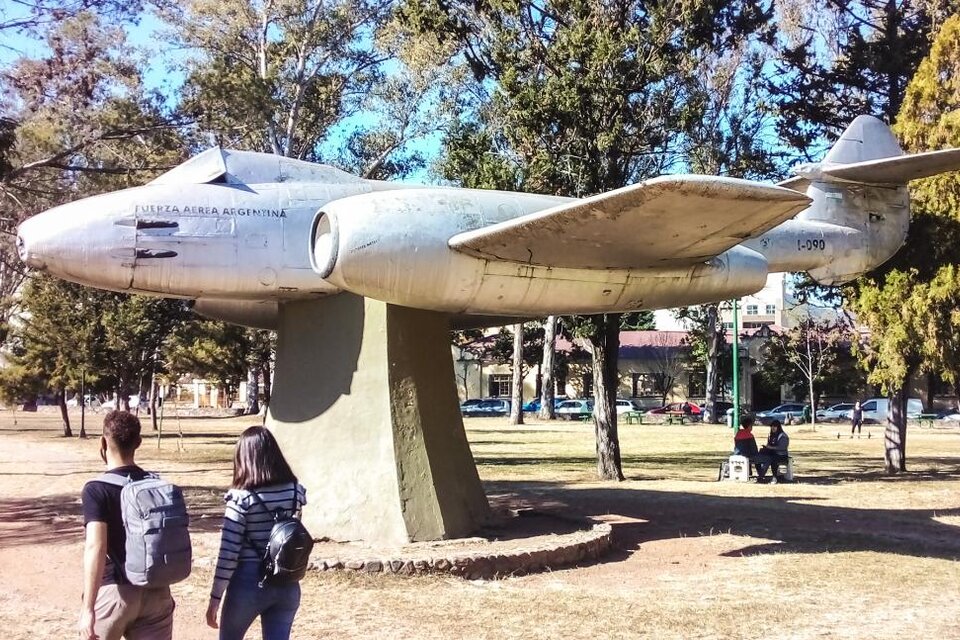 El Gloster Meteor de Salta y los pilotos de Perón (Fuente: Analía Brizuela)