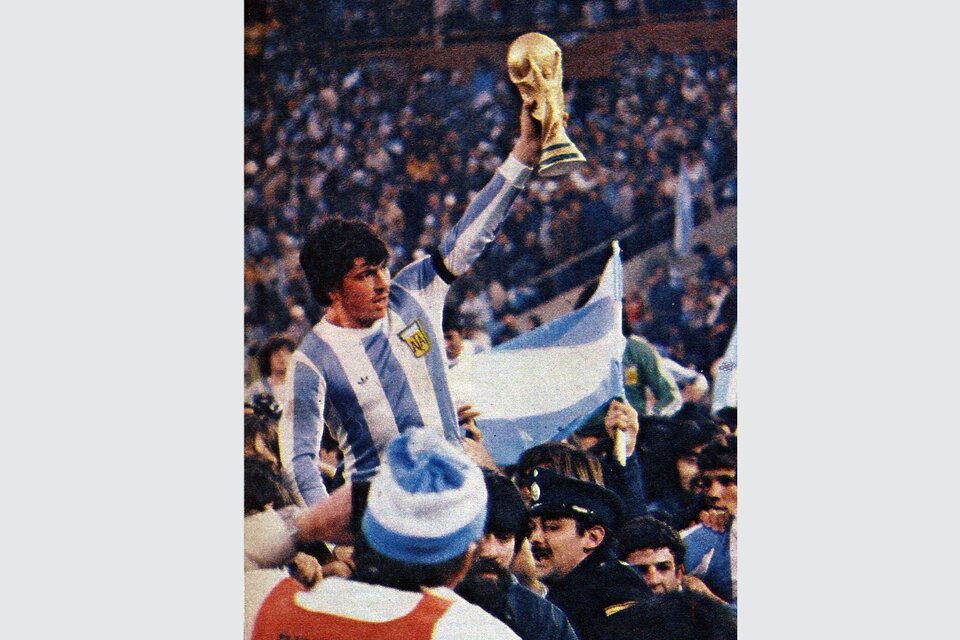 En 1978 el fútbol argentino conquista su primer mundial, en condición de local. La selección le gana la final a Holanda en el estadio Monumental.