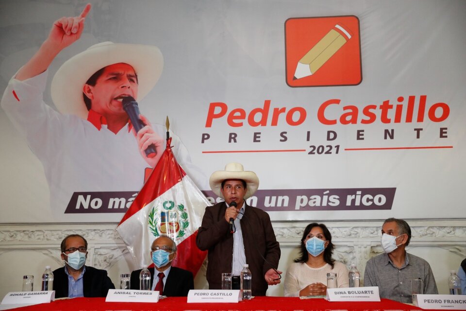Castillo dijo que espera su proclamación con paciencia pero que no va a permitir que le roben a elección. (Fuente: EFE)