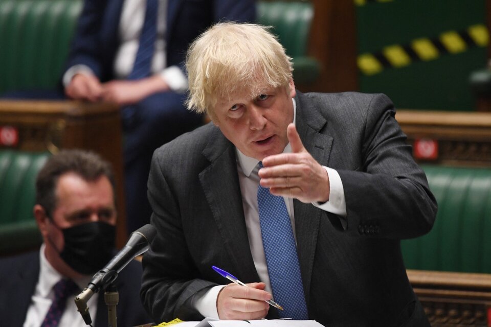 Revelan que Boris Johnson tildó de "jodido inútil" a su ministro de Salud (Fuente: AFP)