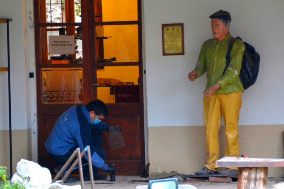 Las autoridades investigan el robo que se denunció en el Museo Regional de Malargüe.  (Fuente: Malargüe a diario)