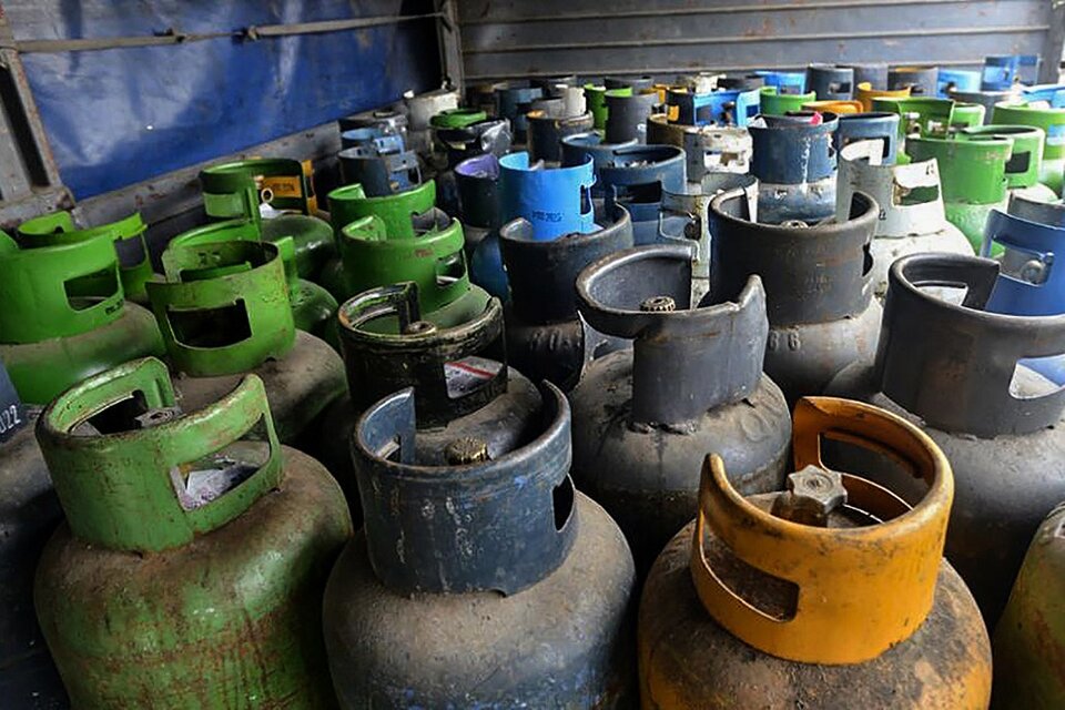 El Gobierno prepara una ley para declarar servicio público a la garrafa de gas licuado.