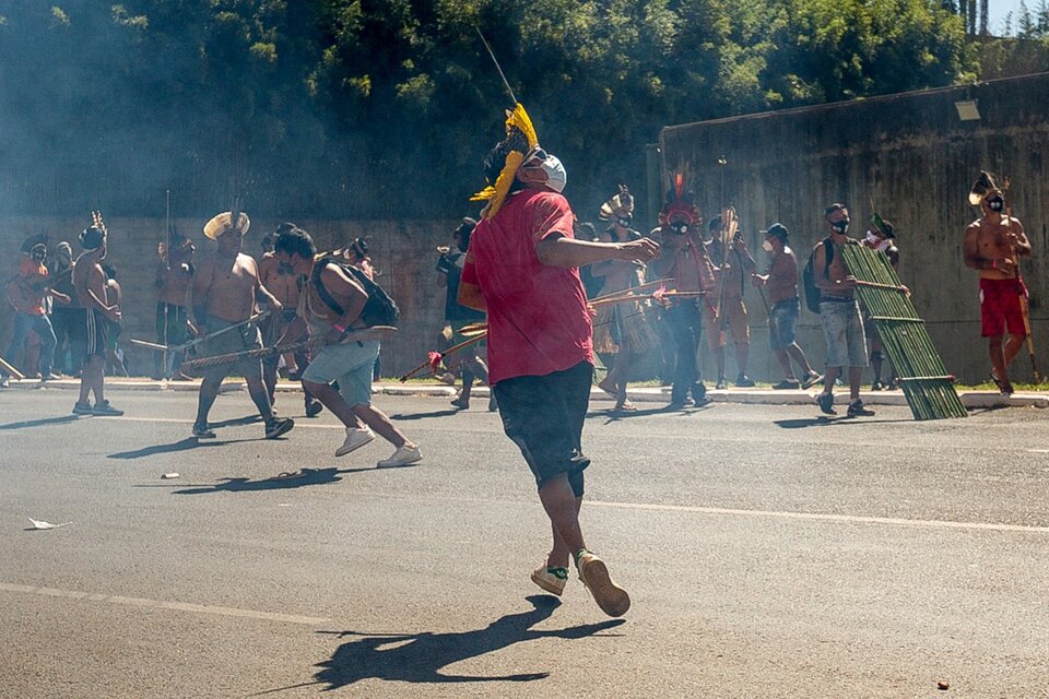 Represión de pueblos indígenas el martes en Brasilia. (Fuente: AFP)