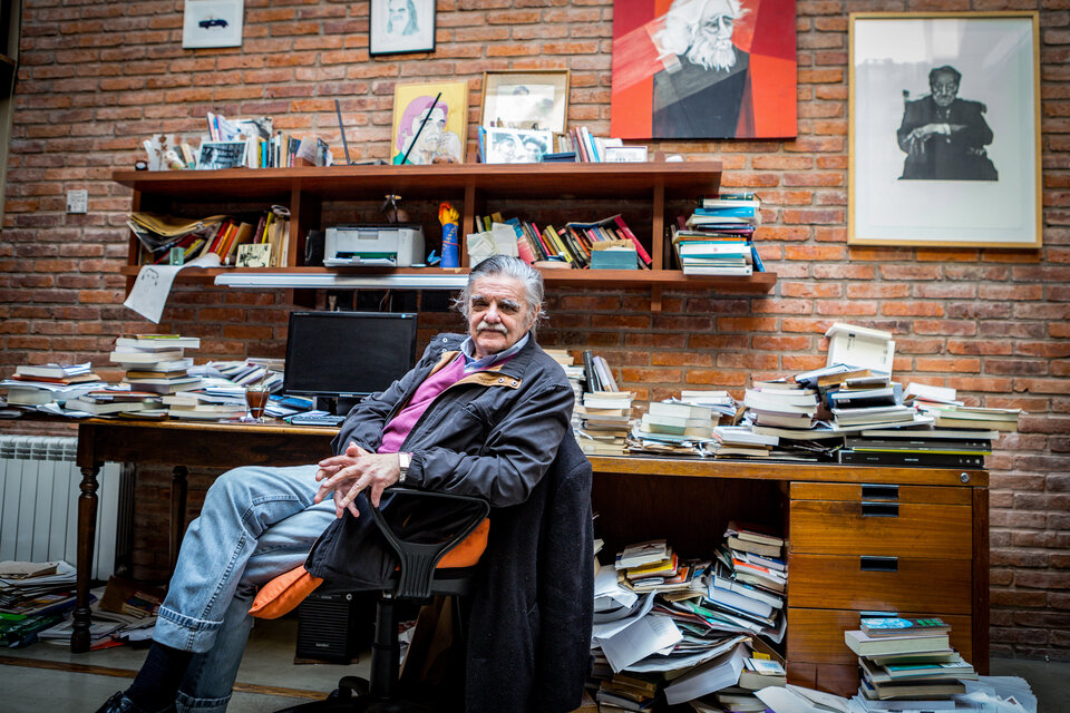 Horacio González en su fértil trinchera cotidiana, con la pluma y la palabra.  (Fuente: Ximena Talento)