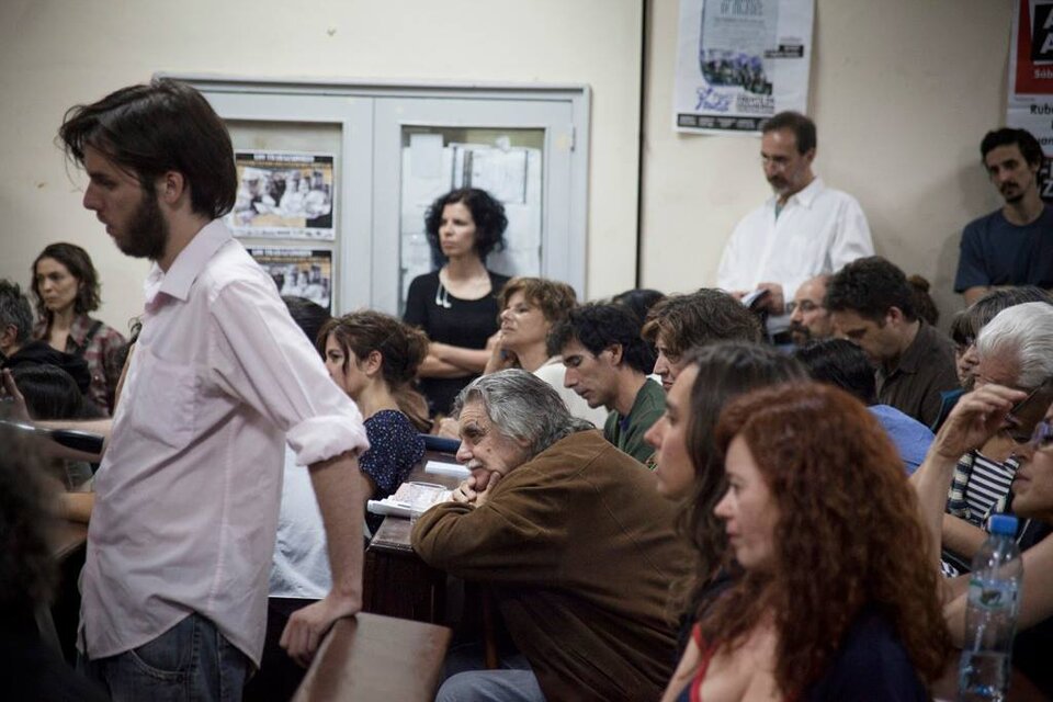 Horacio González, en el aula magna de Sociales en Marcelo T de Alvear. (Fuente: Pablo Linietsky)