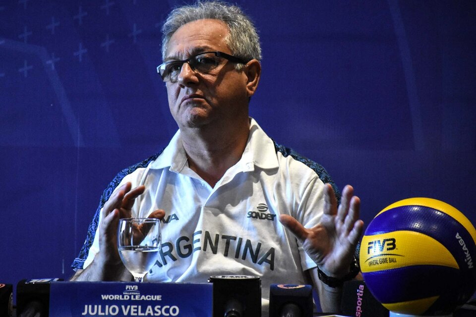 Julio Velasco, durante su época al frente de la Selección Argentina (Fuente: Télam)