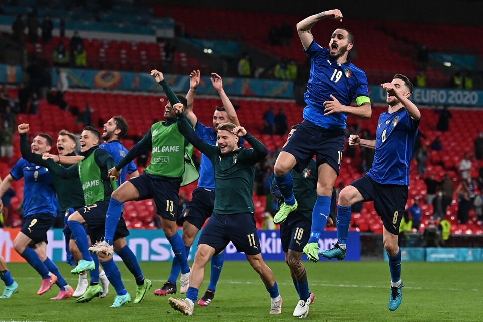 Toda Italia festeja con euforia el pase a la próxima instancia (Fuente: AFP)