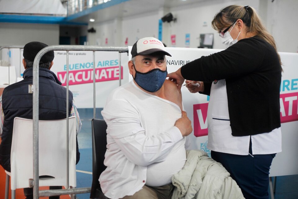 Más del 35 por ciento de los argentinos ya recibieron la primera dosis de la vacuna anti covid. (Fuente: Carolina Camps)