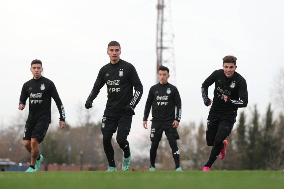 El seleccionado argentino se entrenó por la tarde en el predio de Ezeiza (Fuente: Prensa AFA)
