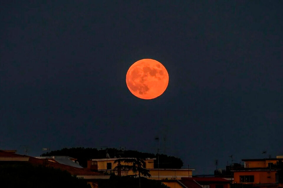 La Luna de las Flores se verá este jueves 7 de mayo y será la última superluna de 2020. (Fuente: AFP)
