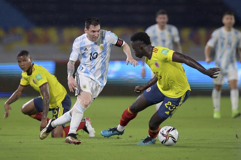 Argentina y Colombia se enfrentaron recientemente por Eliminatorias: fue 2-2 (Fuente: NA)