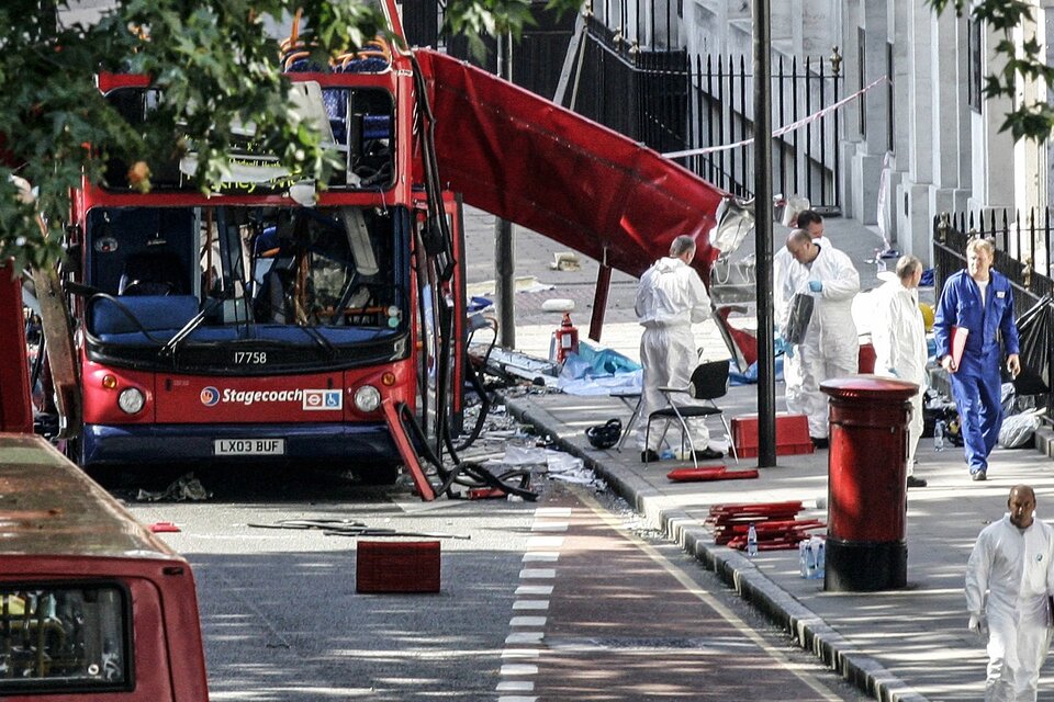 En 2005 tres bombas estallan en el subte de Londres, durante un atentado de Al Qaeda como represalia a la incursión británica en Irak. (Fuente: AFP)