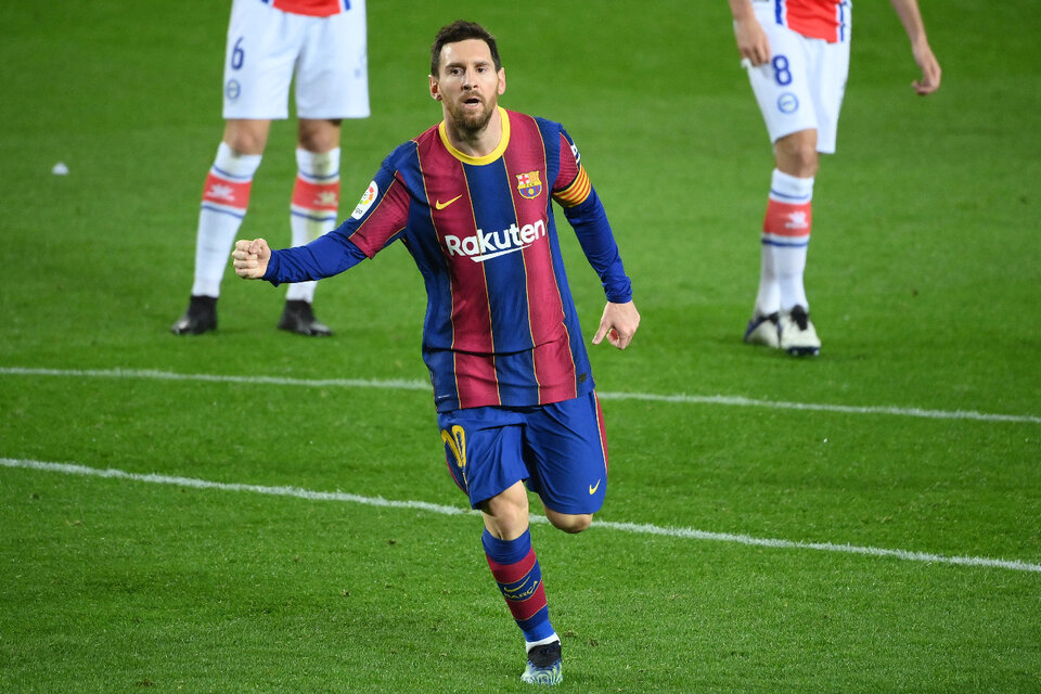 Messi podrá negociar como jugador libre con cualquier club a partir del primer minuto del jueves (Fuente: AFP)