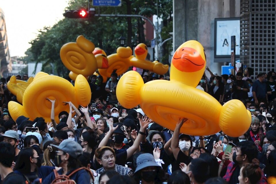 Los patos de goma, símbolos de la protesta en Tailandia. (Fuente: EFE)