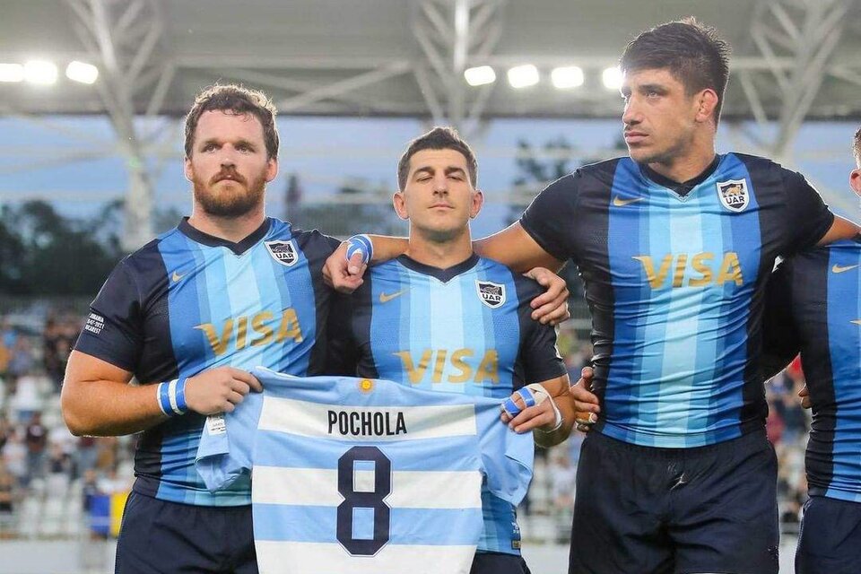 El homenaje de Los Pumas a Pochola Silva, antes del duelo ante Rumania (Fuente: Prensa UAR)