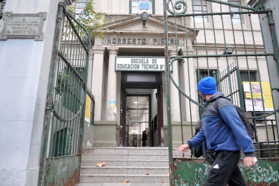El Gobierno porteño anunció que los estudiantes secundarios de la Ciudad de Buenos Aires volvieron a las clases presenciales, aunque los gremios docentes aseguraron que se trata más marketing que de realidad. (Fuente: Sandra Cartasso)