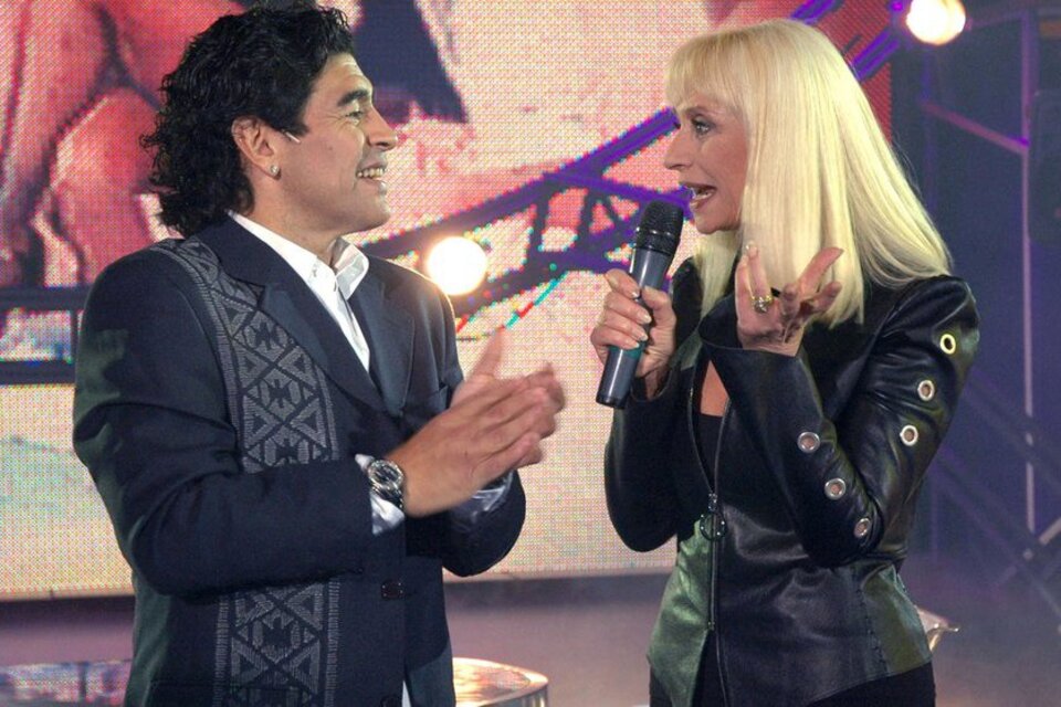 Rafaella Carrá visitó en 2005 a Diego Maradona en La Noche del 10. (Fuente: NA)