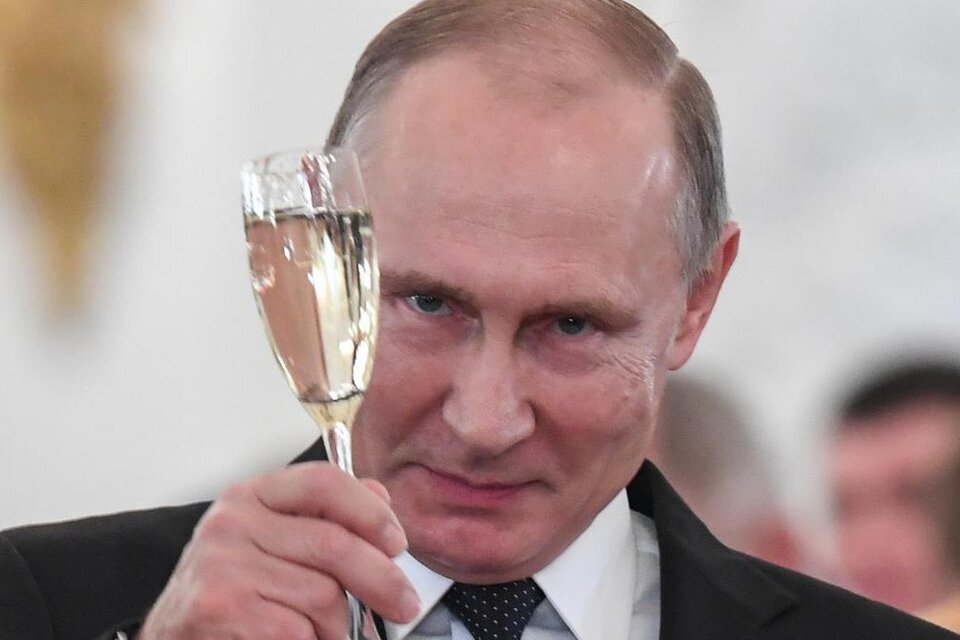 Vladimir Putin le declaró la guerra comercial a Francia por el champagne (Fuente: EFE)