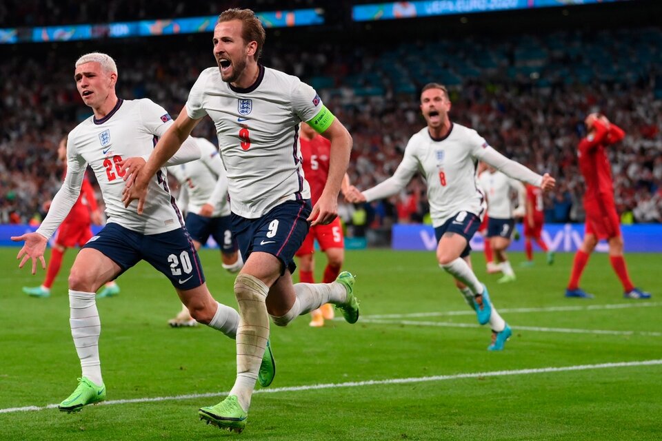 Kane lidera el festejo inglés tras el gol del 2-1 final (Fuente: EFE)