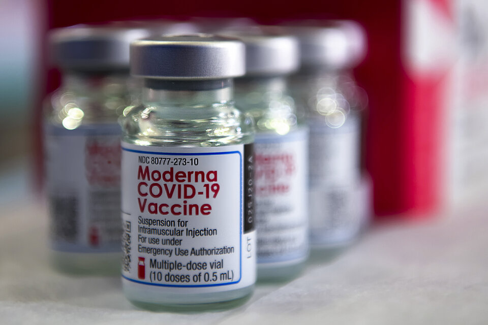 La vacuna de Moderna contra la covid-19 fue desarrollada con la tecnología de ARN mensajero. (Fuente: NA)