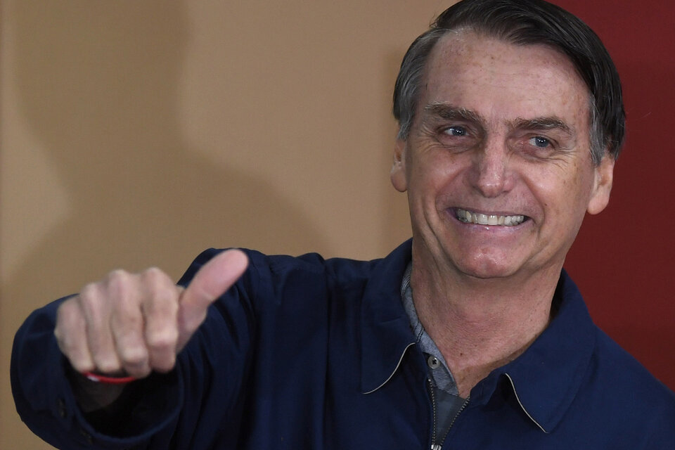 Jair Bolsonaro le lanzó una chicana futbolera a Alberto Fernández en la Cumbre de Jefe de Estado del Mercosur. (Fuente: AFP)