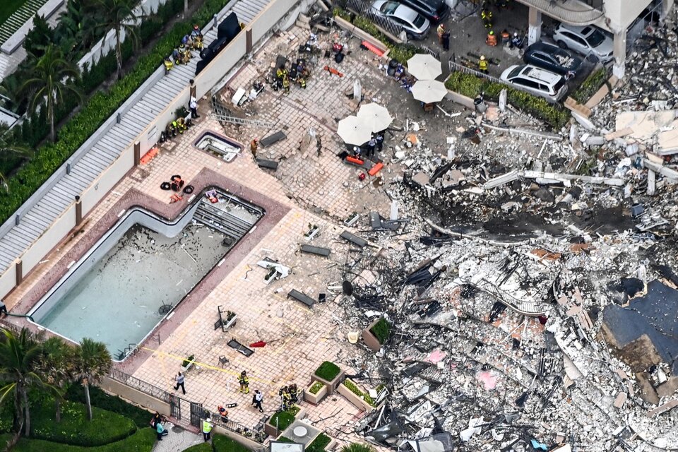 Derrumbe en Miami: rescataron otros seis cuerpos de los escombros (Fuente: AFP)