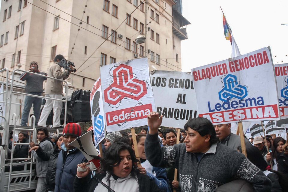 Manifestación de militantes de derechos humanos, políticos y sociales, en 2012, en Jujuy, para repudiar la complicidad de Blaquier con el terrorismo de Estado. (Fuente: Télam)