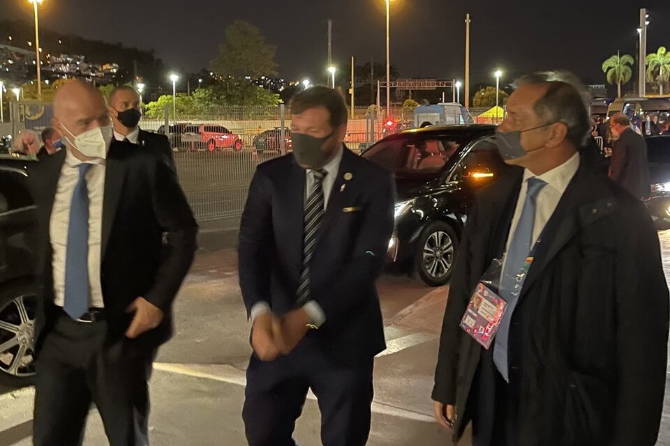 Infantino, Domínguez y Scioli, ingresando al estadio Maracaná (Fuente: Twitter Daniel Scioli)