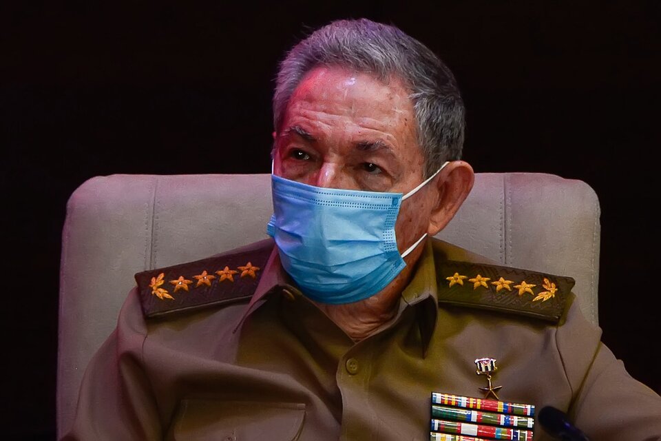 Después de las protestas reapareció Raúl Castro. (Fuente: Xinhua)